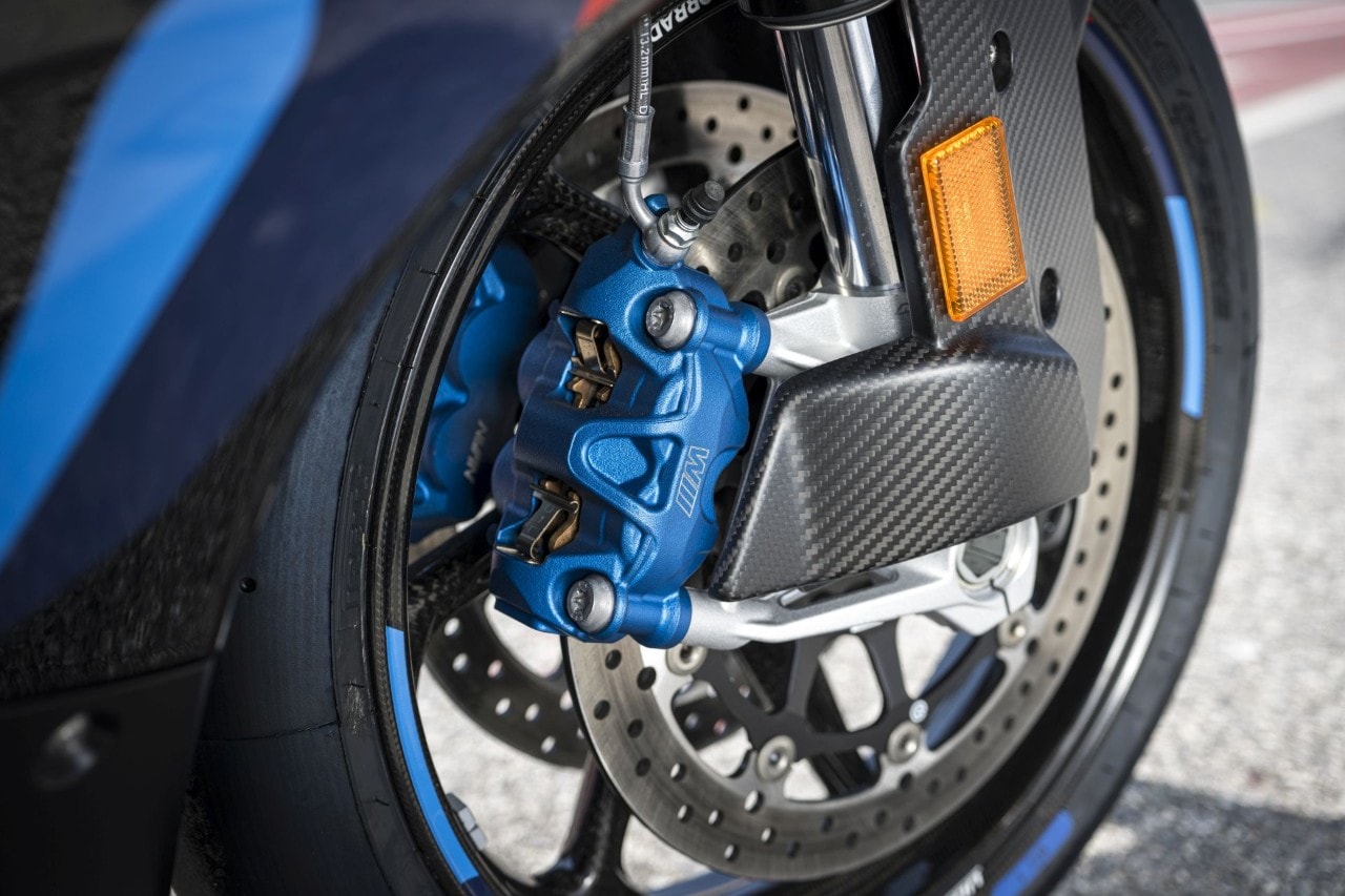 DueruoteTG #238 - Abbiamo guidato in pista la BMW che corre in SBK! 